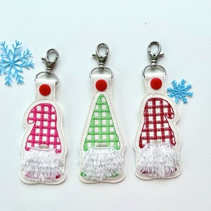 Schlüsselanhänger im Stickrahmen, gesäumter Bartwichtel, ITH Stickdatei ITH Projekt keyfob key Lasche Schlüsselanhänger Kinder Mädchen Taschenanhänger Geschenkidee