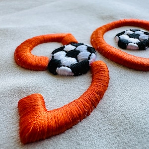 Puffy Soccer Font fontes de bordado de espuma inchada Letras do alfabeto esportivos bordados à máquina designs meninos monograma 1,9 a 2,8 polegadas, BX 3D puff