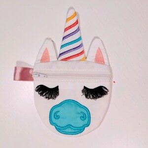 Bolsa con cremallera de unicornio en el bastidor, bolsa con cabeza de unicornio con flecos y pestañas, bolsa ITH, monedero, bolsa con cremallera, diseño de bordado a máquina en el bastidor