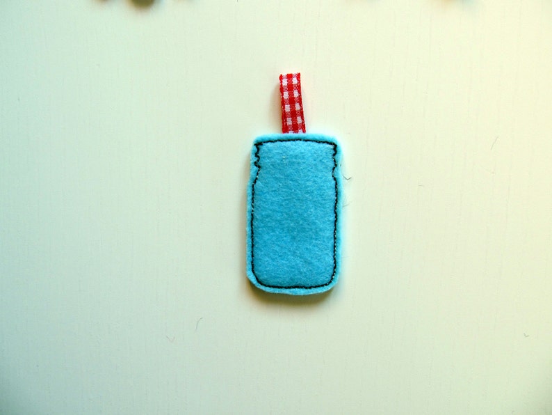 Cowboy boot key fob felt outline mini embroidery key fobs felties in the hoop embroidery project feltie mini embroidery design