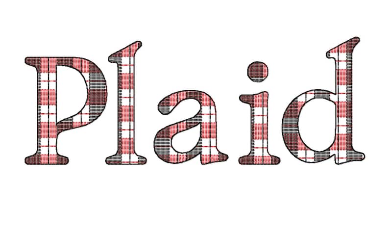 Pode incluir: A palavra "Plaid" escrita em letras xadrez vermelhas e brancas.