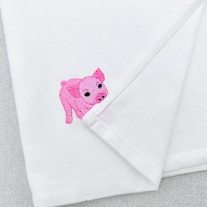 Lindo cerdito bebé jugando, paño de cocina, animales de granja, niños, diseños de bordado a máquina, proyecto ITH simplemente en el aro