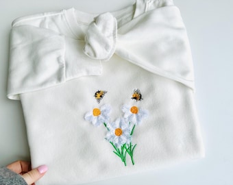 Fringed Bee cute honeybee and garden Flower Chamomile floral bouquet machine embroidery designs assorted sizes 4 up to 7 inch fluffy fringe