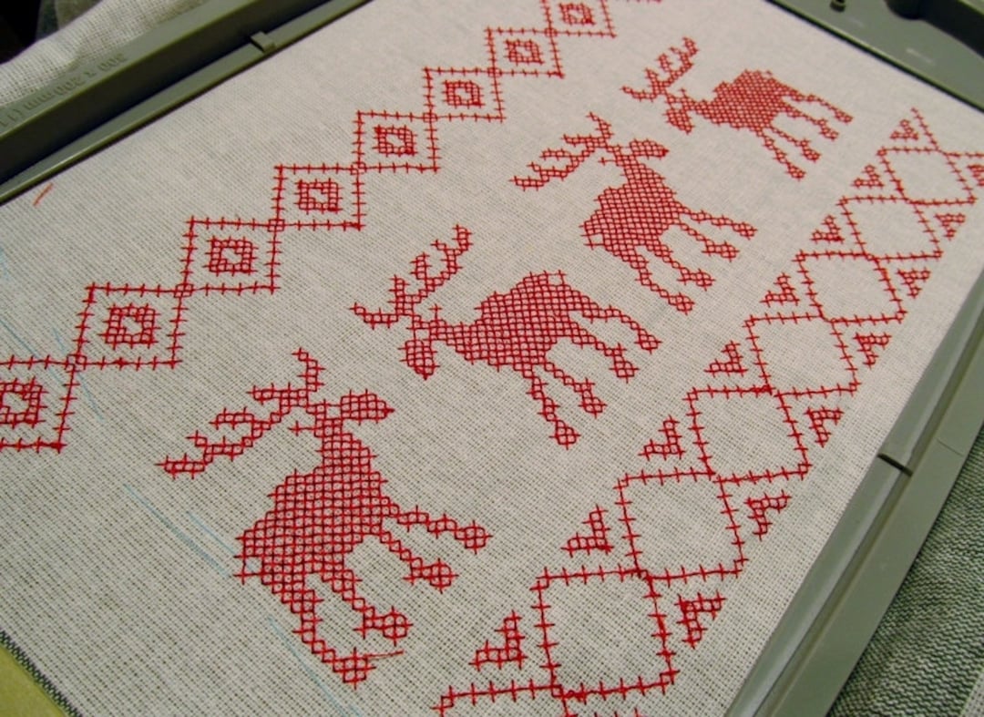 Yeesam Art Kreuzstich-Set Weihnachten – Mit Hirsch & Elch Motiv, Inkl. Leinwand, Fäden & Anleitung
