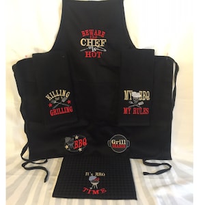 Grill BBQ delantal para hombres SET de 6 tipos barbacoa parrilla cita diciendo diseños de bordado de máquina para toallas delantales regalo impresionante para él papá
