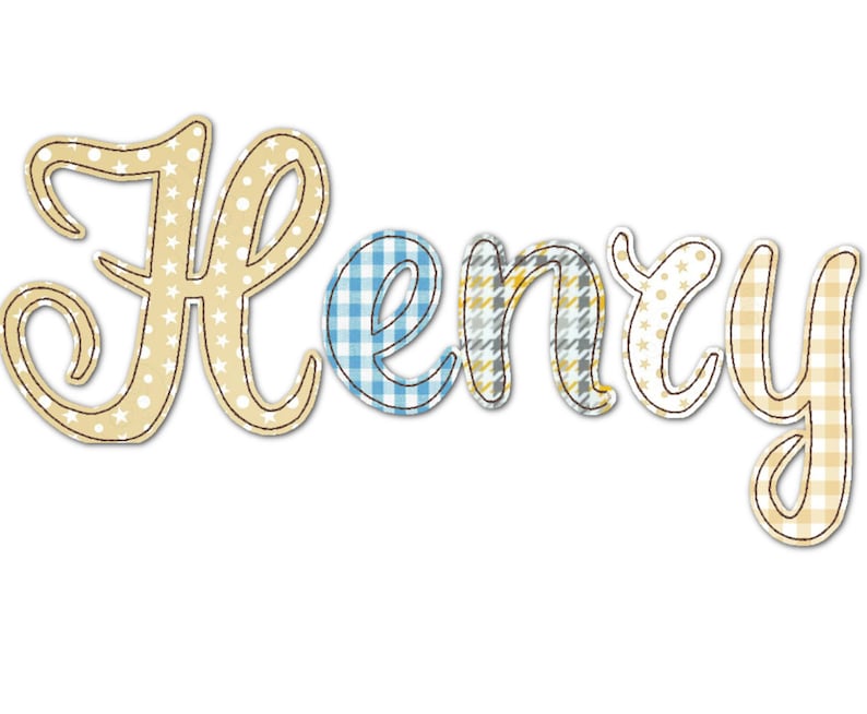 Peut inclure: Le nom "Henry" &eacute;crit en grandes lettres stylis&eacute;es. Chaque lettre est d&eacute;cor&eacute;e d'un motif diff&eacute;rent, notamment des &eacute;toiles blanches sur fond beige, du vichy bleu et blanc, du pied-de-poule gris et blanc et des pois beige et blanc.