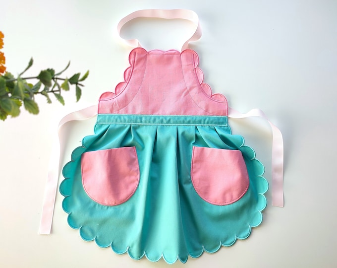 Cute Scallop Apron ITH in the hoop machine embroidery designs sizes for 1-3- and 4-7 Years baby toddler kids scalloped edge & real pockets