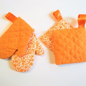 Little kitchen chief helper kids play toy oven mitten and hot pot holder ITH In The Hoop Machine Embroidery designs simply and lined