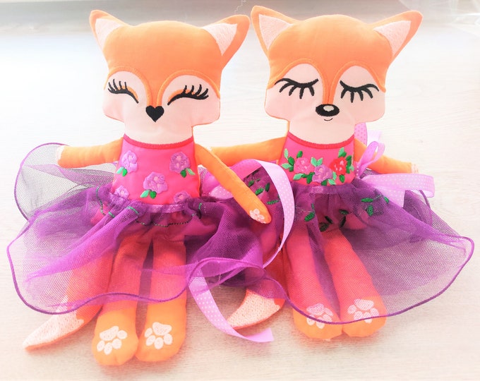 Pretty Foxes 2 different types ITH embroidery in the hoop machine embroidery design, fox toy children doll clothing skirt embroidery designs