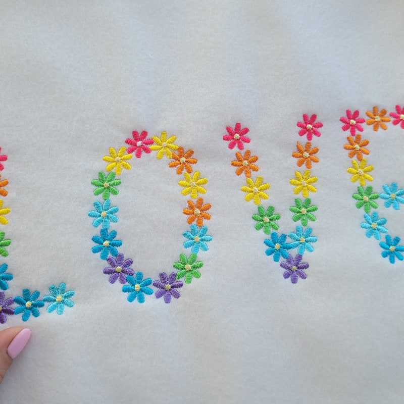 Floral embroidery daisy font Etsy.de