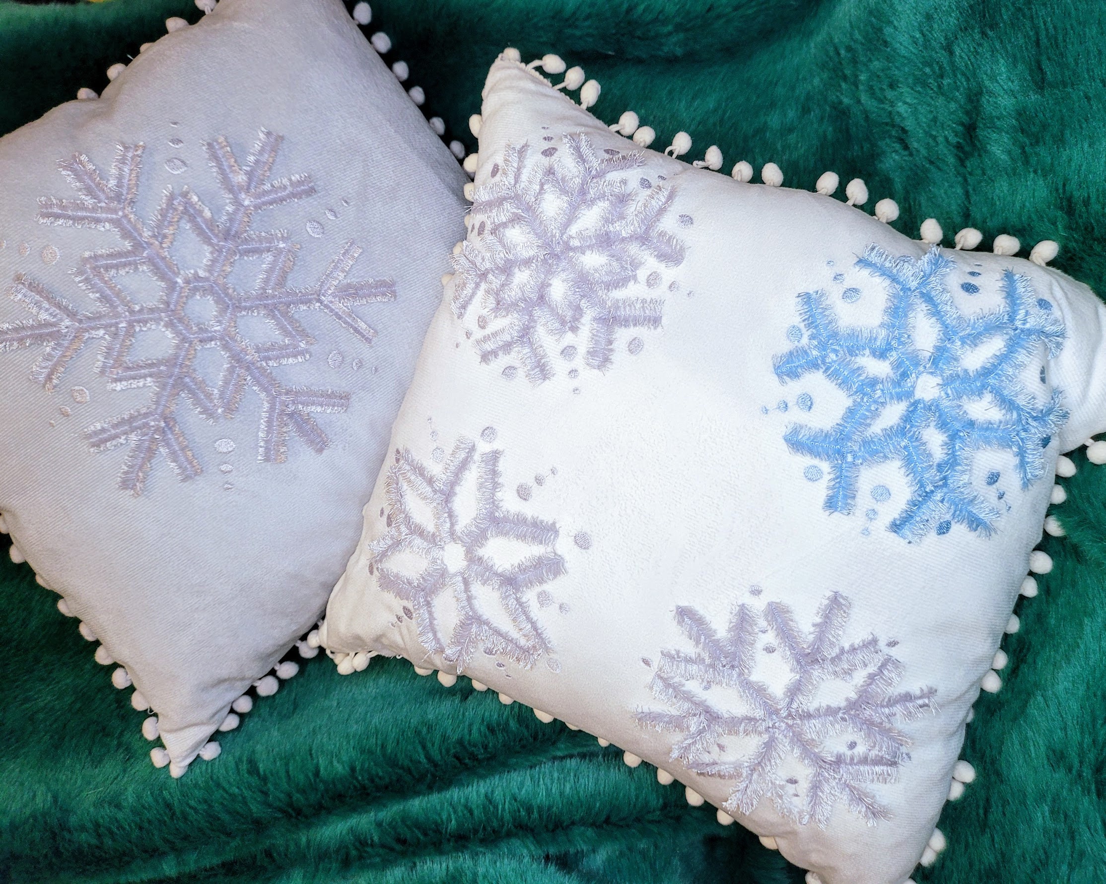 Mini snowflakes / 10 pieces – Embroidery by TM - designs by Teresa