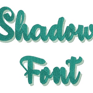 Diseños de bordado a máquina con puntada de relleno y fuente Adeline Script Shadow en varios tamaños, monograma de letras del alfabeto con nombre de niña, caja incluida