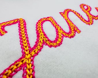 2 Farben Kettenstich FONT Kette Grace Alphabet Monogramm Stickdateien Stickdateien handgeschrieben Schrift Buchstaben Mini-Größen 3,5 bis 7,5 cm ONE