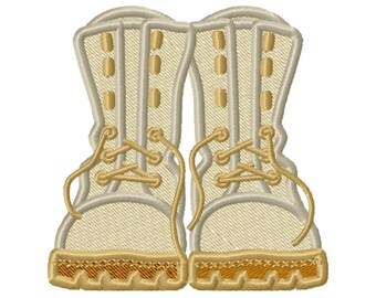 Op de afbeelding: Een paar beige leren laarzen met bruine veters en een bruine rubberen zool.