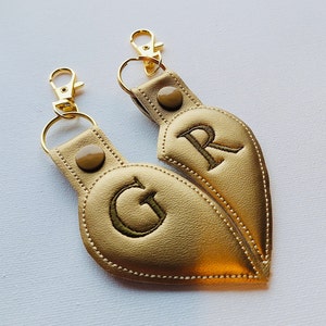 Geteiltes Herz Puffy Puff 3D Schaumstoff Paar Herz für Paar Schlüsselanhänger Druckknopf Monogramm im Rahmen ITH Taschenanhänger Schlüsselanhänger Stickdatei