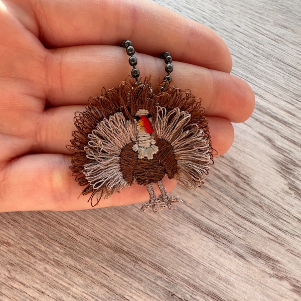 Pendientes con flecos de pavo, lindos y esponjosos, dijes, collar, colgante, FSL, encaje independiente, diseños de bordado a máquina, piel difusa, pájaro de granja de Acción de Gracias