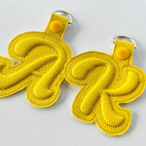 Schlüsselanhänger Steckschloss Geschenkidee Monogramm Buchstaben A-Z & Zahlen von 0-9 einfach in den Rahmen ITH-Schlüsselanhänger Stickmuster eingefasst