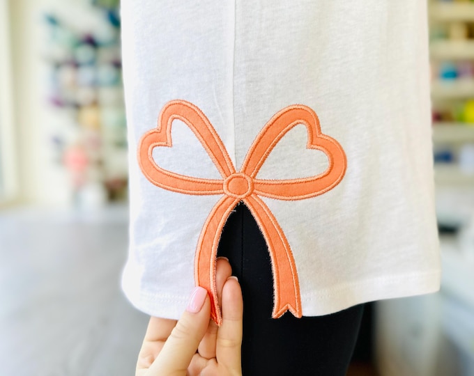 Simple split seam Side Bow Applique machine embroidery designs Heart shape thin narrow ribbon Girly Bow sizes 4 up to 8in tshirt sweatshirt
