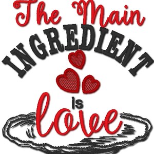 K&ouml;nnte beinhalten: Schwarze und rote Stickerei mit dem Text "The Main Ingredient is Love" und drei roten Herzen.