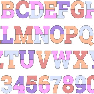 Könnte beinhalten: Ein farbenfrohes Alphabet und Zahlen mit einem dreifarbigen Design. Die Buchstaben und Zahlen sind in einem hellblauen, rosa und orangenen Farbschema gehalten. Die Buchstaben sind in einer fetten, blockartigen Schriftart.