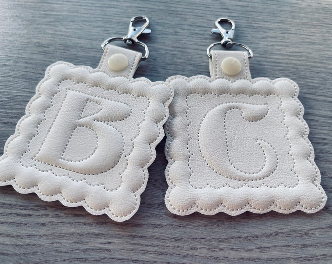 Special Puffy Puff foam scalloped Key Fob snap tab Monogram A-Z machine embroidery designs in the hoop ITH keyfob bag tag scallop keychain