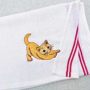 Bellissimo asciugamano da cucina con gatto che tira su, animali domestici, bambini, ricamo a macchina, progetto ITH, semplicemente nel telaio, da 3 a 4 pollici