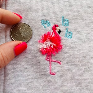 Śpiewający mały frędzel z puszystego szenilu Flamingo ptak małe wzory do haftu maszynowego w rozmiarach 2,5, 3, 3,5 i 4 cale niesamowite futro z frędzlami