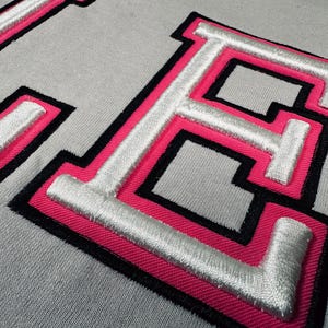Diseños de bordado a máquina con apliques de alfabeto Puff Narrow FONT Sport Varsity, monograma de espuma hinchada en relieve 3D, fuente Sports Block de 3,3 a 4,7 pulgadas