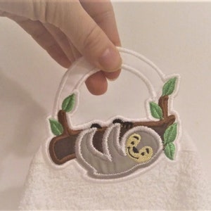 Toalha de preguiça fofa para pendurar, topper de toalha no aro, design de bordado de máquina com projeto ITH para aros 4x4 e 5x7, toalha infantil adorável