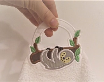 Cute Sloth towel hanging hole, towel topper in-the-hoop machine embroidery design ITH project for hoops 4x4 and 5x7, kids towel adorable