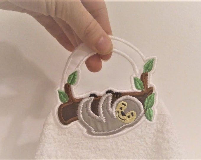 Cute Sloth towel hanging hole, towel topper in-the-hoop machine embroidery design ITH project for hoops 4x4 and 5x7, kids towel adorable