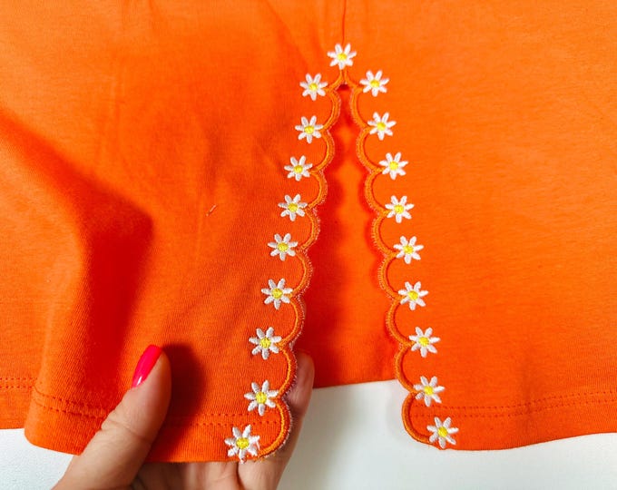 Floral scallop edge side bow split seam machine embroidery designs multiple sizes kids outfit t-shirt sweatshirt flowered Flower side seam
