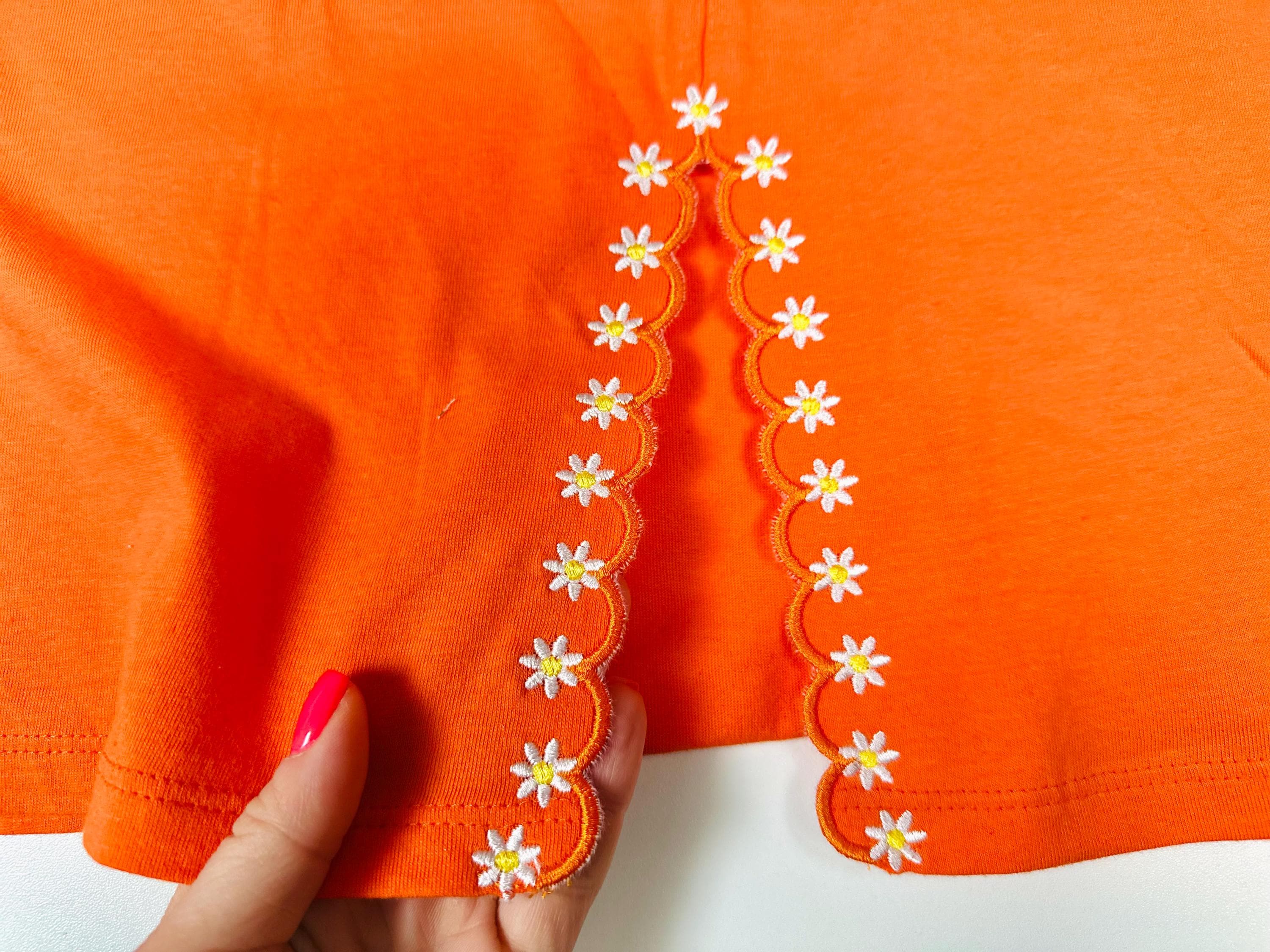 Floral Scallop Edge Side Bow Split Seam Machine Embroidery Floral Scallop Edge Side Bow Split Seam Machine Embroidery