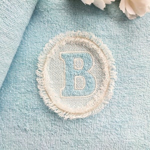 Schönes Monogramm eingesäumte ovale Form geprägte Anfangsbuchstaben A-Z Maschinenstickerei Designs für Stickrahmen 10x10 Hochzeit Geburtstagsgeschenk personalisieren