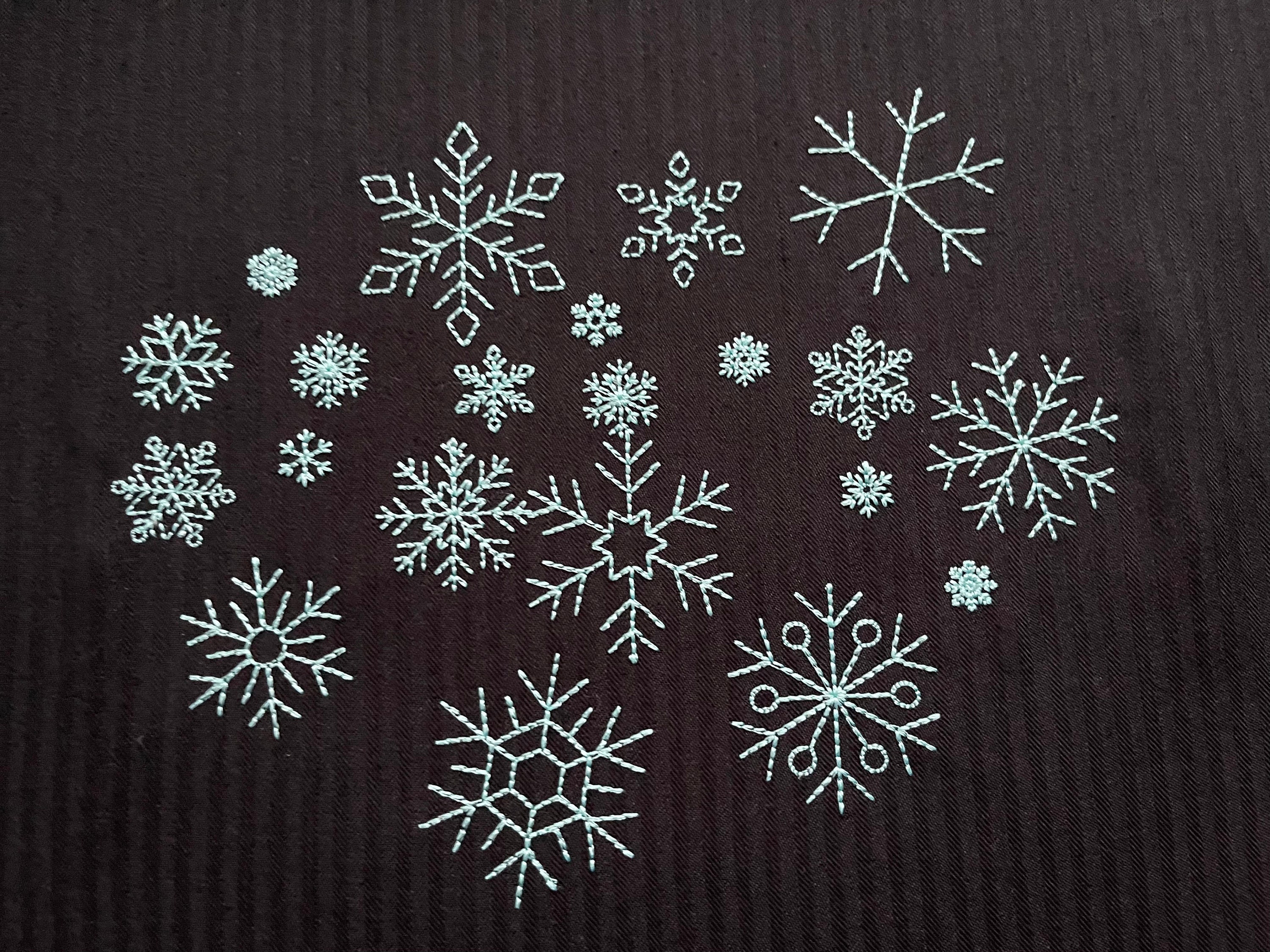 Mini snowflakes / 10 pieces – Embroidery by TM - designs by Teresa