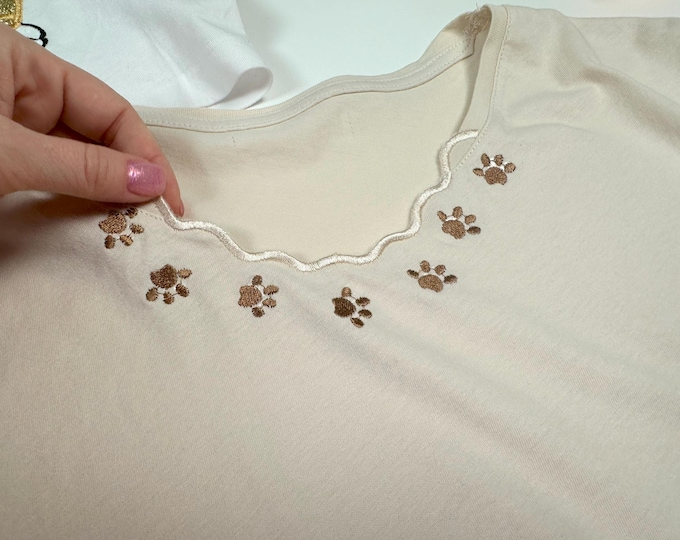 Scalloped Neckline cutout with Paw mini Pawprint Dog Cat lovers machine embroidery designs girls outfit t-shirt sweatshirt collar many sizes