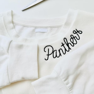 Diseños de bordado a máquina Tiny Chain FONT Sandy, tamaños pequeños, de 1 a 2,4 pulgadas, fuente de escote, letras del alfabeto escritas a mano para niños y BX