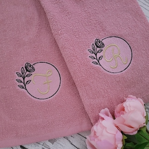 Una letra Monograma en relieve forma redonda floral y letras iniciales A-Z diseños de bordado de máquina aro 4x4 boda cumpleaños niños idea de regalo