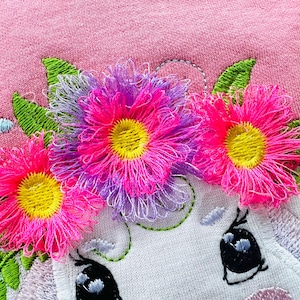 Lindo aplique de conejito con flecos y flores esponjosas, corona con flecos estilo bohemio, margaritas, diseños de bordado a máquina en el bastidor, diseño de camiseta para niñas y niños