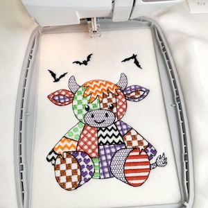 Halloween patchwork griezelige koe, stier, kalf en vleermuis patroon, knuffelkoe, omtreklijn, kinder- en babyborduurpatroon, maten 4 tot 8 inch