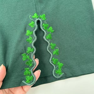 Floral Efeu Blatt Jakobsmuschel Kante Seite Bogen Doppelnaht Maschinenstickerei Designs mehrere Größen Kinder Outfit T-Shirt Sweatshirt geblümten Seitennaht