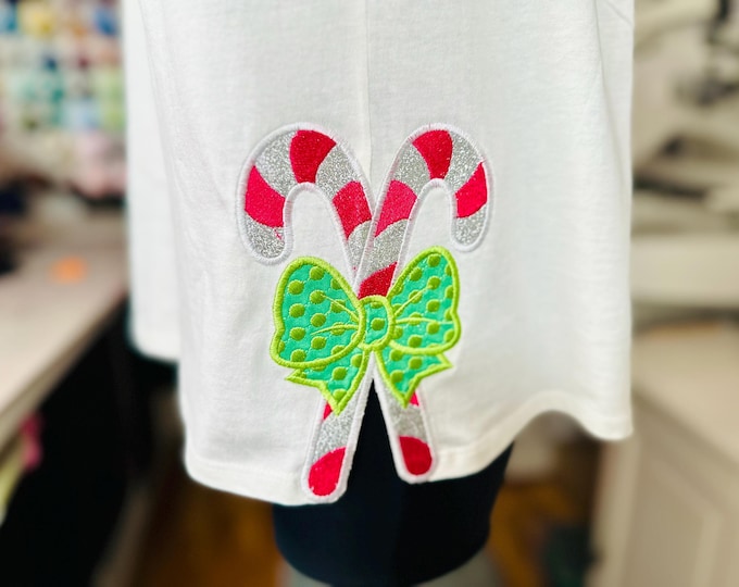 Christmas Candy Bow machine embroidery designs multiple sizes Polka Dot side bow split seam sweatshirt t-shirt kids outfit candies design