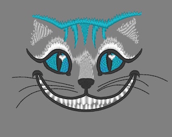 Puede incluir: Cara bordada del Gato de Cheshire con una amplia sonrisa, ojos azules y una frente rayada de blanco y azul.
