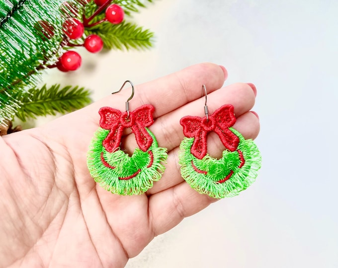 Cute Christmas Wreath fringed fluffy Earrings Charm in the hoop FSL freestanding lace kids girls machine embroidery designs size 1.6 inch