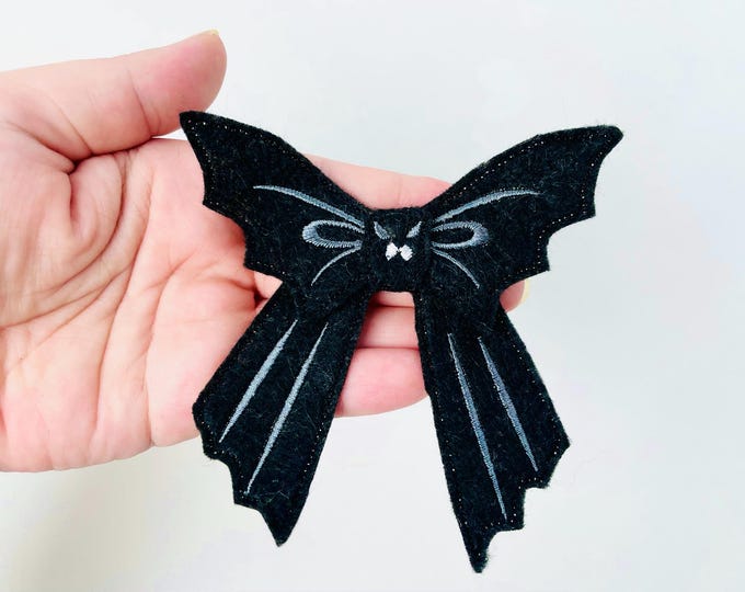 Halloween spooky Bat Bow 3D dimensional machine embroidery designs felt feltie design simply in the hoop ITH project kids hairpin brooch