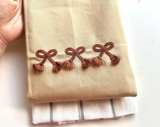 Fringed bottom border Rope Bow trio fluffy tassel Machine Embroidery Designs towel decoration fringe in the hoop bows in a row Texas decor