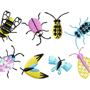 Peut inclure: Un ensemble de huit motifs d'insectes brodés représentant une abeille, une coccinelle, un papillon et une mite dans différentes couleurs, notamment le rose, le jaune, le bleu et le noir.