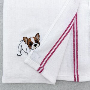 K&ouml;nnte beinhalten: Ein Set aus drei Keramikbechern mit gesprenkelter, matter Oberfl&auml;che. Die Becher sind in Creme-, Hellgrau- und Dunkelgraut&ouml;nen gehalten. Jeder Becher hat ein schlichtes, minimalistisches Design.