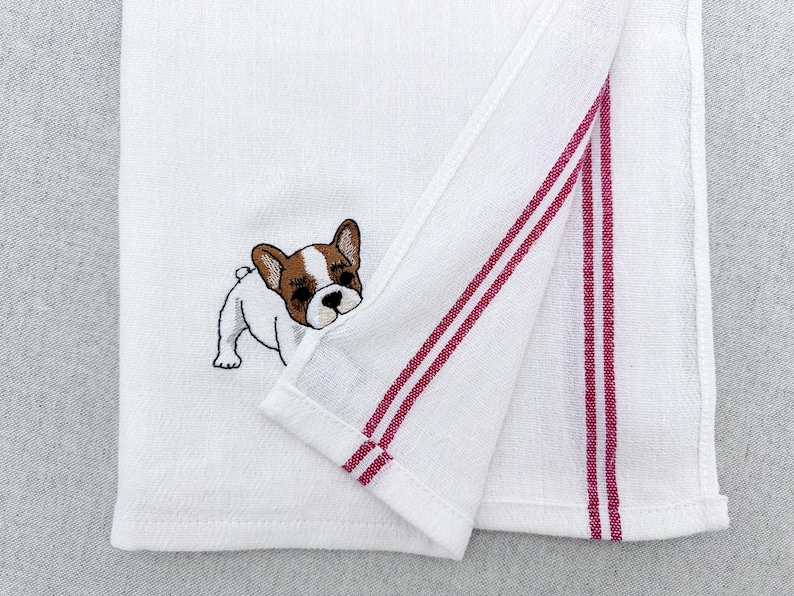 K&ouml;nnte beinhalten: Ein Set aus drei Keramikbechern mit gesprenkelter, matter Oberfl&auml;che. Die Becher sind in Creme-, Hellgrau- und Dunkelgraut&ouml;nen gehalten. Jeder Becher hat ein schlichtes, minimalistisches Design.