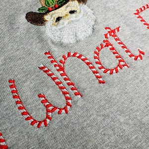 Letras del alfabeto, números y medias con diseño de monograma para bordado a máquina, de 2 colores, con puntadas de caramelo, de Navidad, de bastón de caramelo, tamaños 1 a 1,8 pulgadas BX